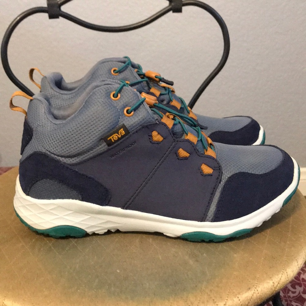 Teva kids hiking shoes